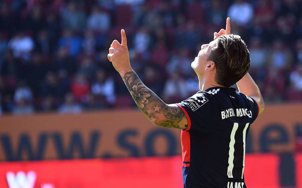 通过骑行的 通过骑行的