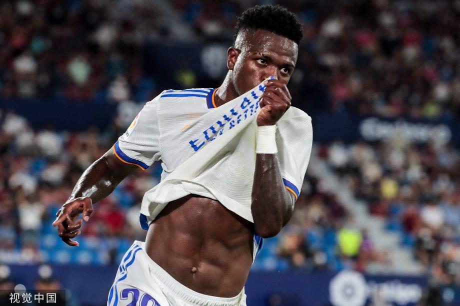 [网球]三届卫冕冠军斯维亚特克在多哈又进一步.