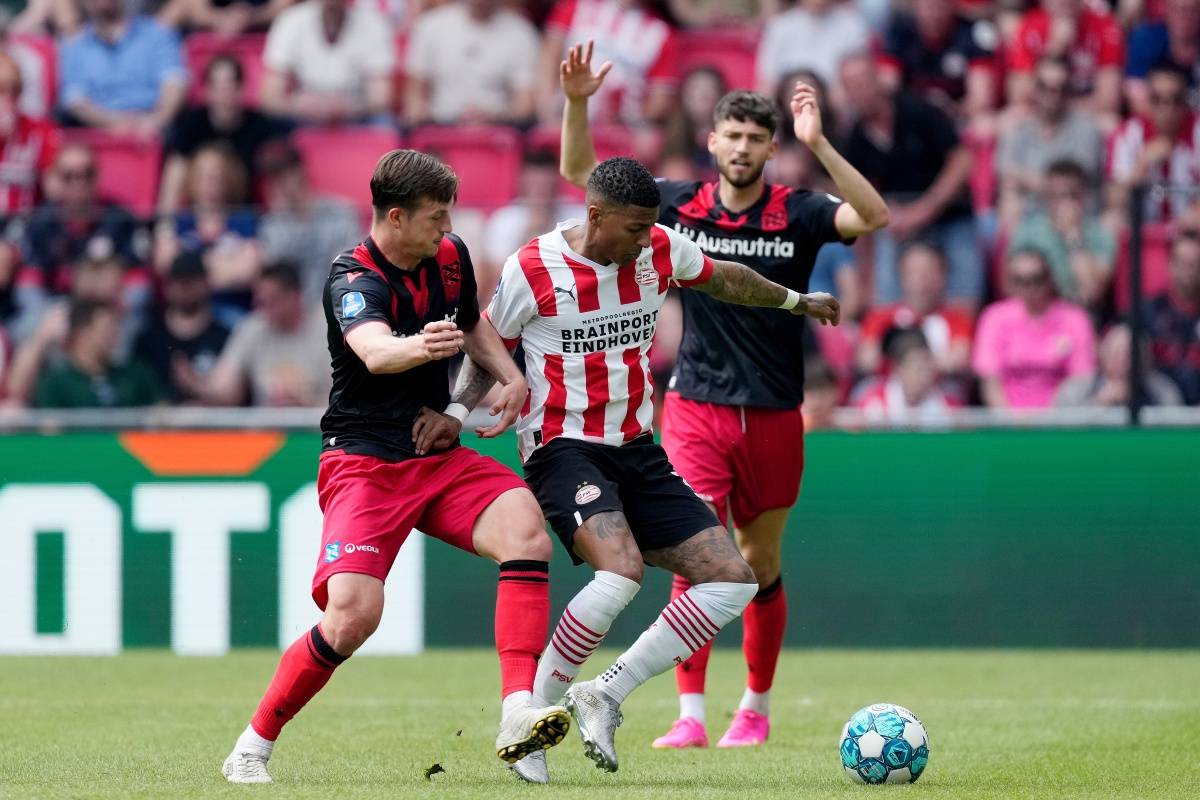 F1车手警告梅赛德斯别当傻瓜 若不续约拉塞尔无异于自毁根基